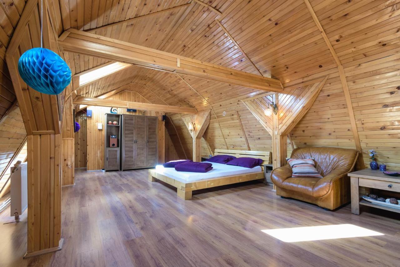 Wooden Attic Apartment Brasov Exterior photo