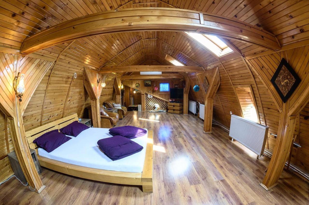 Wooden Attic Apartment Brasov Exterior photo